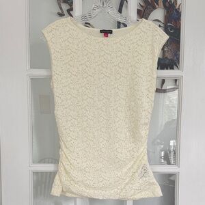 Vince Camuto size S ivory lace top w/capped sleeves and ruching on the sides EUC